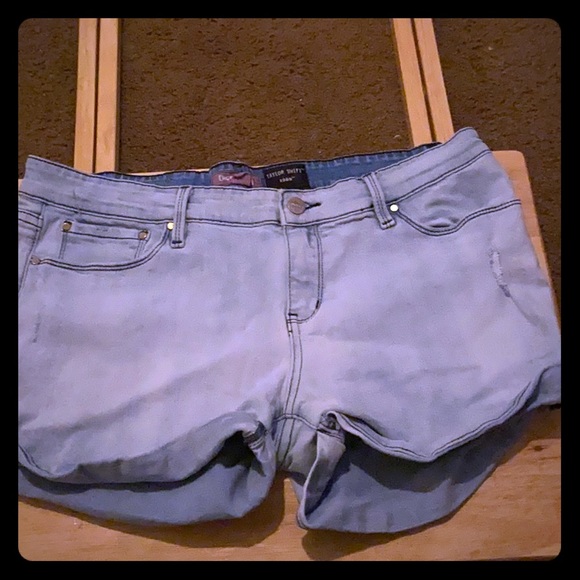 Taylor Swift Jean shorts W/Logo 🤩 - Picture 1 of 2